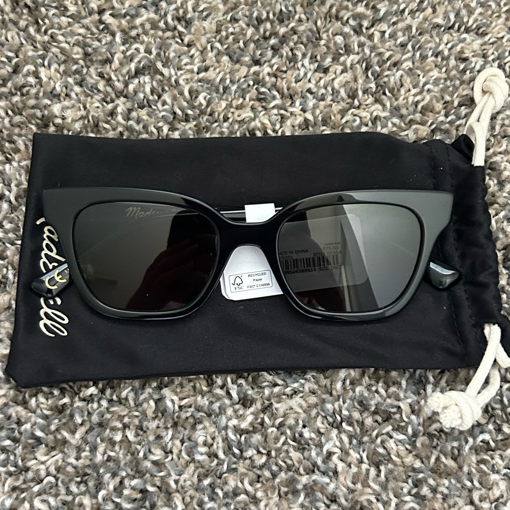 Madewell Black Cat-Eye Sunglasses